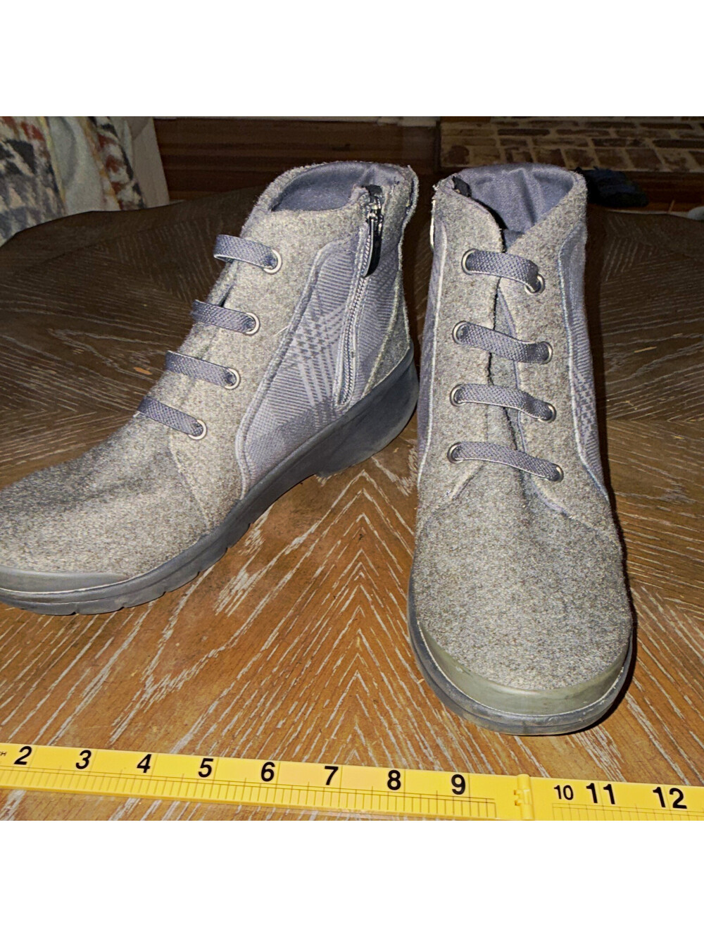 Bzees KICK BACK Women's Gray Plaid Fabric Ankle Bootie Lace Up Zipper 9M